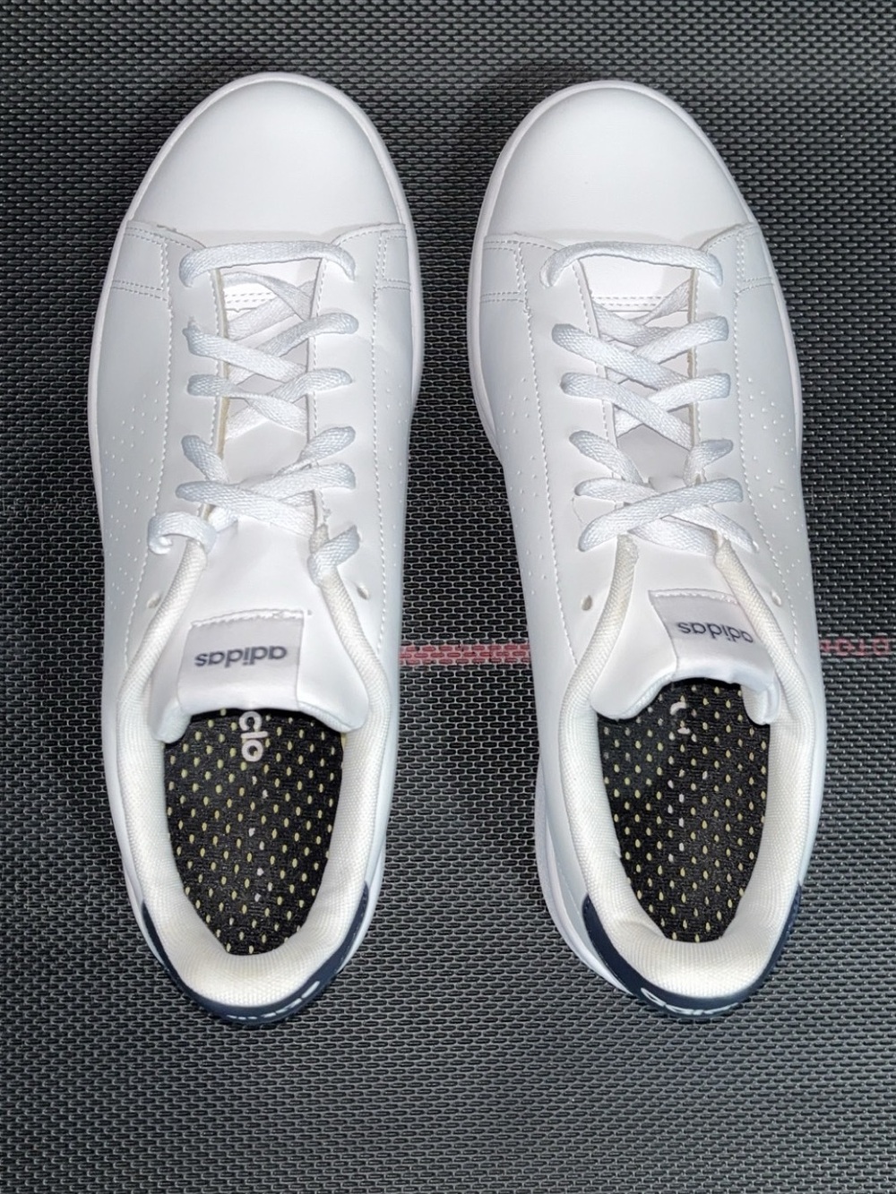 ADIDAS Men’s Advantage White Low-Top Sneakers with Navy Heel